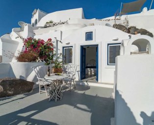 Stilvi Suites: Διαμονή με μαγευτική θέα στο ηφαίστειο της Σαντορίνης