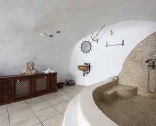 Stilvi Suites: Διαμονή με μαγευτική θέα στο ηφαίστειο της Σαντορίνης