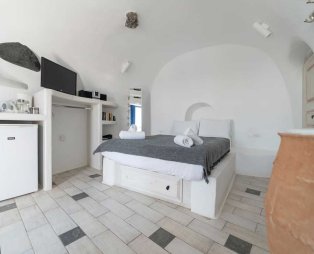 Stilvi Suites: Διαμονή με μαγευτική θέα στο ηφαίστειο της Σαντορίνης