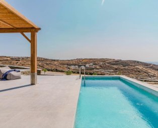 Verros Hut: Η φιλοξενία συναντά το γαλάζιο του Αιγαίου στην Κύθνο