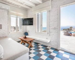 Verros Hut: Η φιλοξενία συναντά το γαλάζιο του Αιγαίου στην Κύθνο