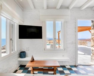 Verros Hut: Η φιλοξενία συναντά το γαλάζιο του Αιγαίου στην Κύθνο