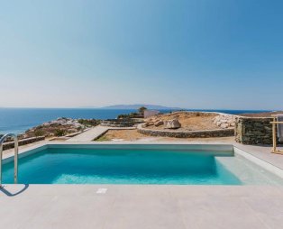 Verros Hut: Η φιλοξενία συναντά το γαλάζιο του Αιγαίου στην Κύθνο