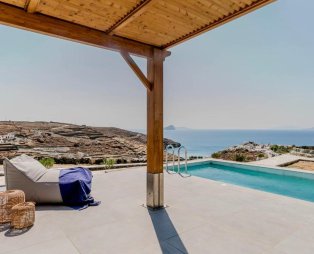 Verros Hut: Η φιλοξενία συναντά το γαλάζιο του Αιγαίου στην Κύθνο