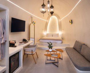 Athina Luxury Suites: Ζήστε την πολυτέλεια στη Σαντορίνη