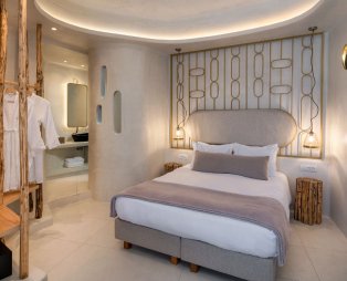 Athina Luxury Suites: Ζήστε την πολυτέλεια στη Σαντορίνη