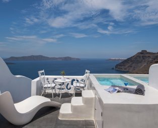Athina Luxury Suites: Ζήστε την πολυτέλεια στη Σαντορίνη