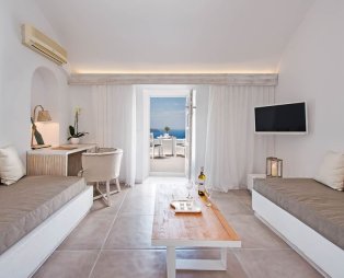 Athina Luxury Suites: Ζήστε την πολυτέλεια στη Σαντορίνη