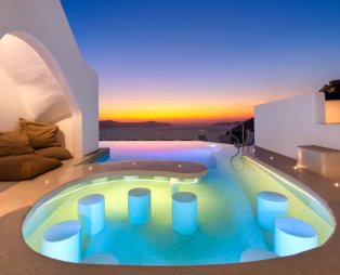 Athina Luxury Suites: Ζήστε την πολυτέλεια στη Σαντορίνη