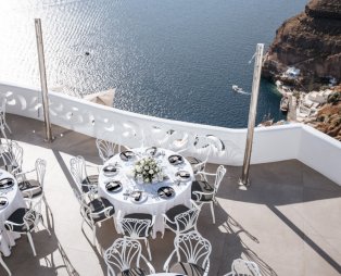 Athina Luxury Suites: Ζήστε την πολυτέλεια στη Σαντορίνη