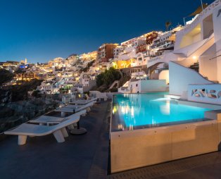 Athina Luxury Suites: Ζήστε την πολυτέλεια στη Σαντορίνη