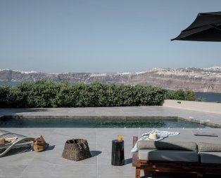 Melidonia Suites: Μια ήσυχη όαση χαλάρωσης στη Σαντορίνη