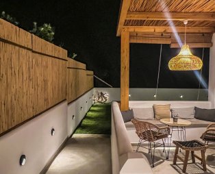 Apademia: Απολαύστε την πραγματική φιλοξενία στη Σκύρο