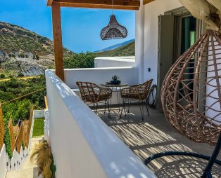 Apademia: Απολαύστε την πραγματική φιλοξενία στη Σκύρο