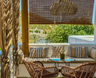 Apademia: Απολαύστε την πραγματική φιλοξενία στη Σκύρο