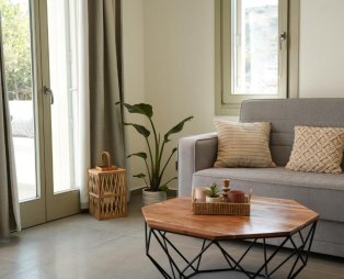 Apademia: Απολαύστε την πραγματική φιλοξενία στη Σκύρο