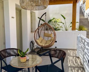 Apademia: Απολαύστε την πραγματική φιλοξενία στη Σκύρο