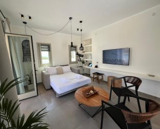 Apademia: Απολαύστε την πραγματική φιλοξενία στη Σκύρο