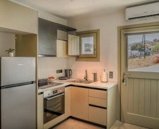 Apademia: Απολαύστε την πραγματική φιλοξενία στη Σκύρο