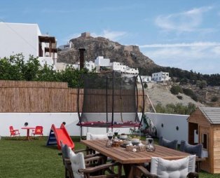 Apademia: Απολαύστε την πραγματική φιλοξενία στη Σκύρο