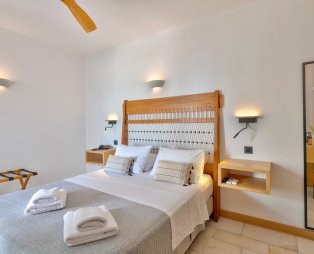 Calma Boutique Hotel: Ένα ήρεμο καταφύγιο στις Αγκαθωπές Σύρου