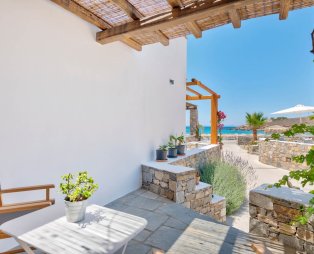 Calma Boutique Hotel: Ένα ήρεμο καταφύγιο στις Αγκαθωπές Σύρου