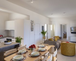 Cavo Fregada Syros: Χαλάρωση και ηρεμία με απαράμιλλη θέα στη θάλασσα