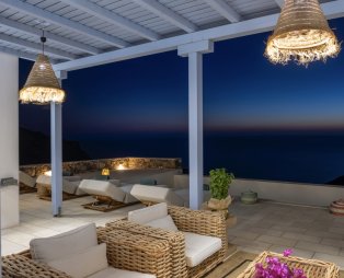 Cavo Fregada Syros: Χαλάρωση και ηρεμία με απαράμιλλη θέα στη θάλασσα