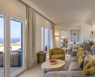 Cavo Fregada Syros: Χαλάρωση και ηρεμία με απαράμιλλη θέα στη θάλασσα