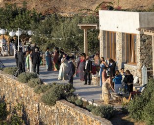 Cavo Fregada Syros: Χαλάρωση και ηρεμία με απαράμιλλη θέα στη θάλασσα