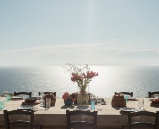 Cavo Fregada Syros: Χαλάρωση και ηρεμία με απαράμιλλη θέα στη θάλασσα