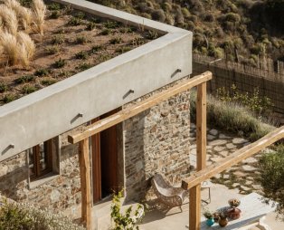 Cavo Fregada Syros: Χαλάρωση και ηρεμία με απαράμιλλη θέα στη θάλασσα