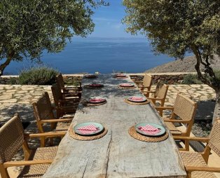 Cavo Fregada Syros: Χαλάρωση και ηρεμία με απαράμιλλη θέα στη θάλασσα