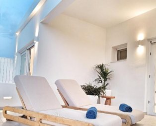 DelMar Suites: Διαμονή στη Σύρο με κοσμοπολίτικη αύρα