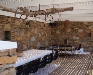 Eternal Blue Kythnos: Η διαχρονική γοητεία συναντά την κυκλαδίτικη ηρεμία