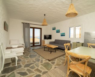 Eternal Blue Kythnos: Η διαχρονική γοητεία συναντά την κυκλαδίτικη ηρεμία