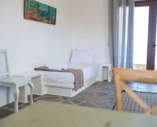 Eternal Blue Kythnos: Η διαχρονική γοητεία συναντά την κυκλαδίτικη ηρεμία