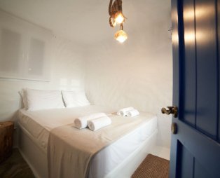 Eternal Blue Kythnos: Η διαχρονική γοητεία συναντά την κυκλαδίτικη ηρεμία