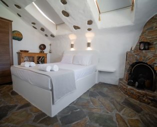 Eternal Blue Kythnos: Η διαχρονική γοητεία συναντά την κυκλαδίτικη ηρεμία