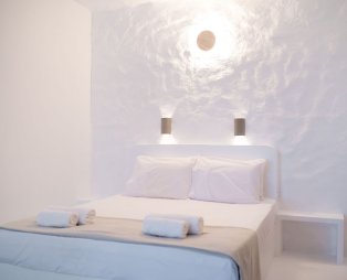 Eternal Blue Kythnos: Η διαχρονική γοητεία συναντά την κυκλαδίτικη ηρεμία