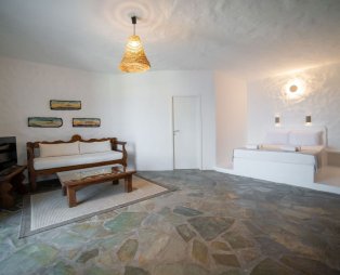 Eternal Blue Kythnos: Η διαχρονική γοητεία συναντά την κυκλαδίτικη ηρεμία