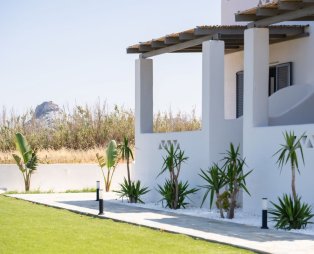 Filia Skyros: Μια μποέμ απόδραση στο απέραντο γαλάζιο του Αιγαίου