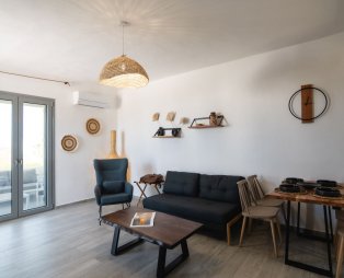 Filia Skyros: Μια μποέμ απόδραση στο απέραντο γαλάζιο του Αιγαίου