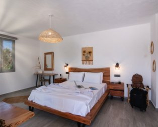 Filia Skyros: Μια μποέμ απόδραση στο απέραντο γαλάζιο του Αιγαίου