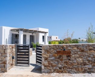 Filia Skyros: Μια μποέμ απόδραση στο απέραντο γαλάζιο του Αιγαίου