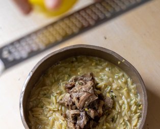 Χορεύτρα: Αυθεντική τηνιακή κουζίνα σε ένα ειδυλλιακό σκηνικό