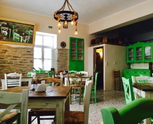 Χορεύτρα: Αυθεντική τηνιακή κουζίνα σε ένα ειδυλλιακό σκηνικό