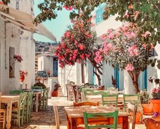 Χορεύτρα: Αυθεντική τηνιακή κουζίνα σε ένα ειδυλλιακό σκηνικό