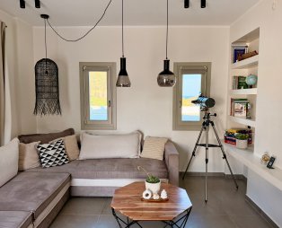 Apademia: Απολαύστε την πραγματική φιλοξενία στη Σκύρο