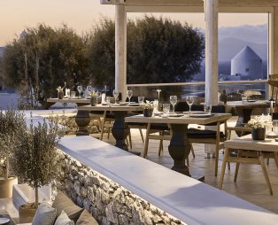 Karavaki: Μια γαστρονομική εμπειρία με θέα το ηλιοβασίλεμα της Μυκόνου